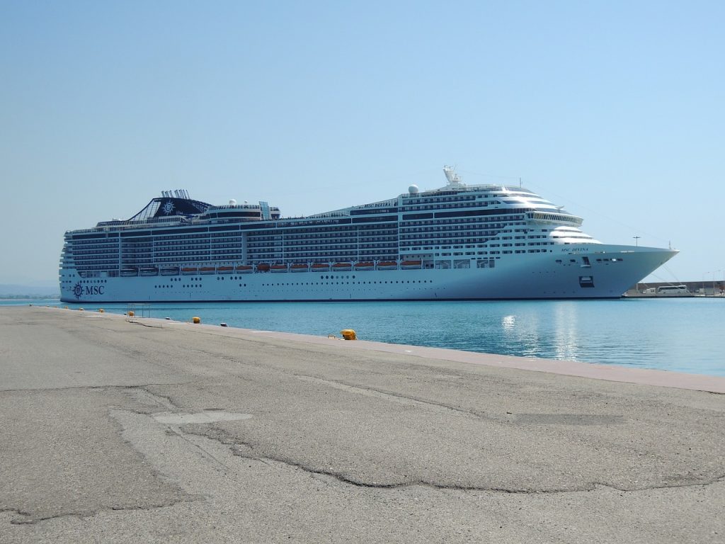 découvrez le msc virtuosa, un paquebot de croisière moderne alliant luxe et innovation. profitez de ses installations haut de gamme, de ses restaurants raffinés et de divertissements exceptionnels, tout en naviguant vers des destinations de rêve.