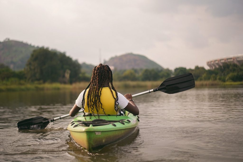 découvrez le monde passionnant du kayak : une activité nautique idéale pour explorer les rivières, lacs et mers tout en profitant de la nature. que vous soyez débutant ou expert, trouvez des conseils, des itinéraires, et des équipements adaptés pour vivre des aventures inoubliables sur l'eau.