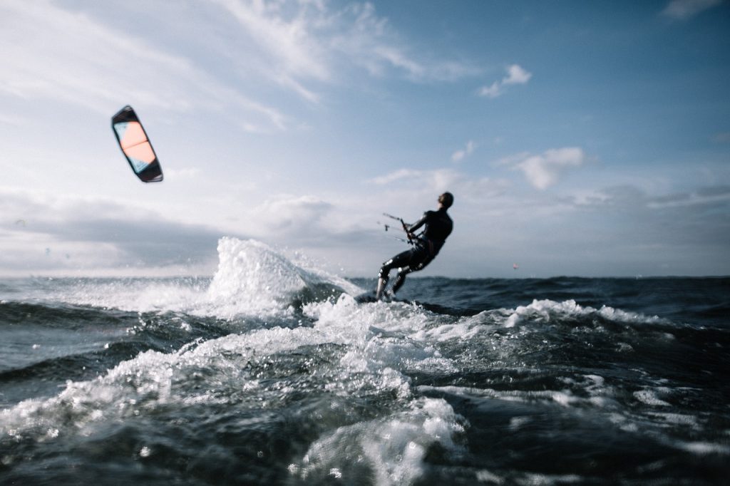 découvrez l'univers passionnant des sports nautiques ! plongez dans des activités aquatiques variées, allant de la natation à la plongée sous-marine, en passant par le jet ski et le paddle. que vous soyez amateur ou professionnel, vivez des sensations fortes et explorez les merveilles sous-marines.