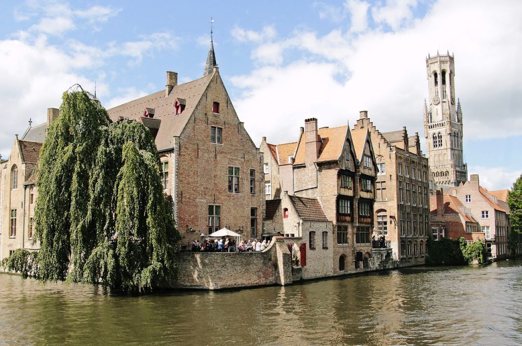 découvrez la richesse du patrimoine culturel, un trésor qui reflète l'histoire, les traditions et les valeurs des sociétés à travers le monde. explorez les monuments, les arts et les pratiques qui façonnent notre identité collective.