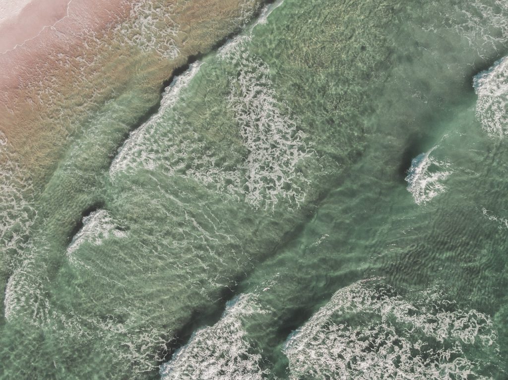 découvrez l'univers fascinant du surf, un sport aquatique passionnant qui vous permet de glisser sur les vagues tout en profitant de la nature. que vous soyez débutant ou surfeur confirmé, explorez nos conseils, techniques et destinations idéales pour vivre des sensations inoubliables.